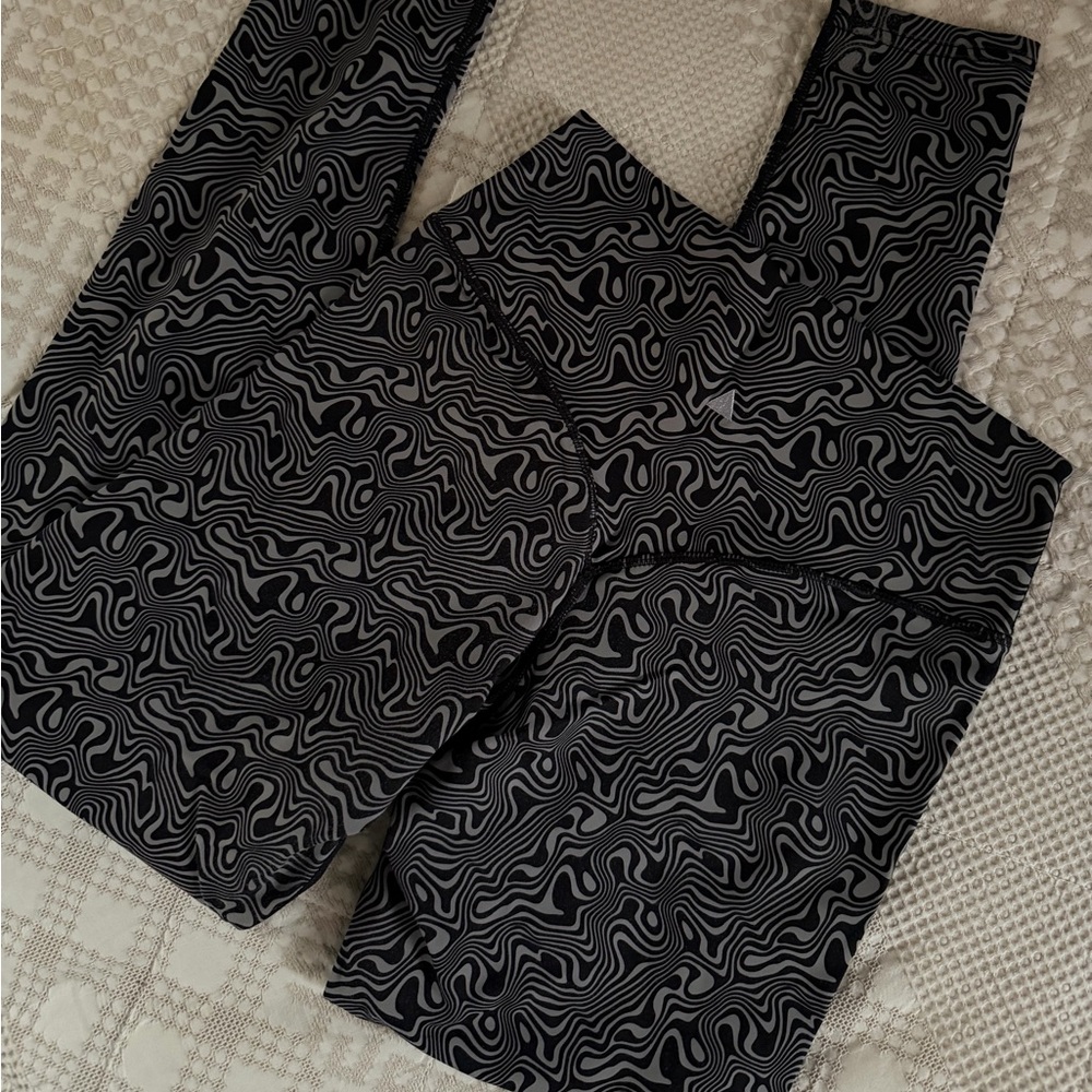 Vitality Black and Gray Patterned Women's Leggings